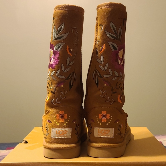*SOLD* Floral Embroidered UGG Boots - Picture 4 of 10